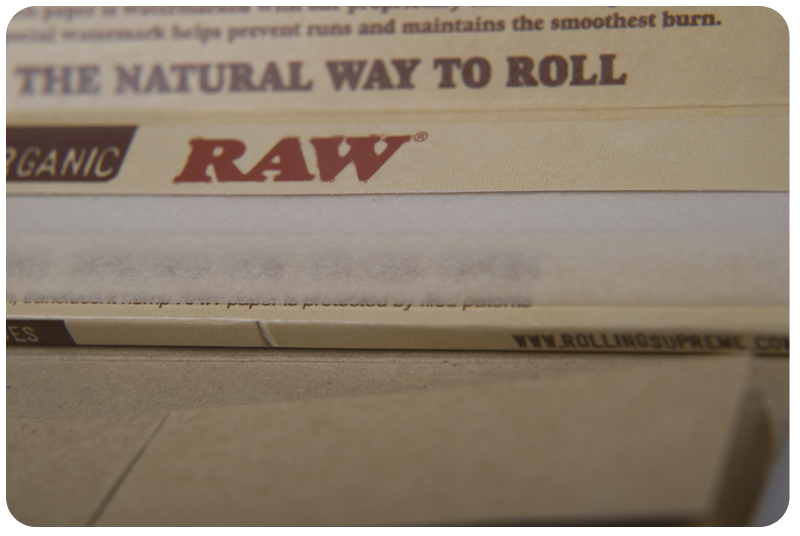 RAW Organic 1 1/4 Size Connoisseur Rolling Papers and Tips RAW Organic 1 1/4 Size Connoisseur Rolling Papers and Tips