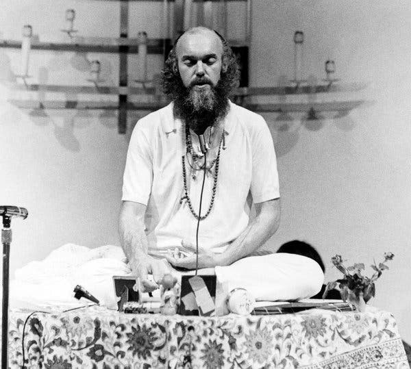 Ram Dass (Richard Alpert), der sich nach der Trennung von Timothy Leary vom Harvard-Psychedelika-Forscher zum spirituellen Lehrer wandelte