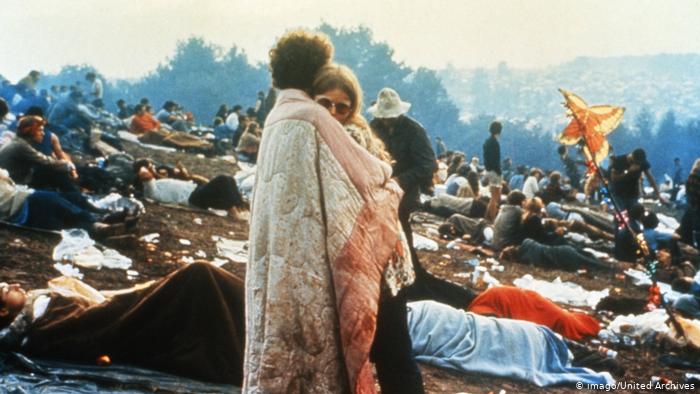 Woodstock 1969, der kulturelle Moment, der von der psychedelischen Bewegung geprägt wurde, die Timothy Leary und Ram Dass mit ins Leben riefen