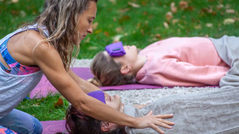 Psychedelika-Retreat: Integration durch Tagebuchschreiben und Reflexion in der Natur