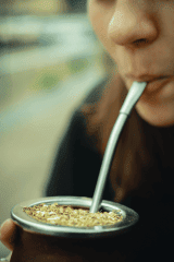 Mate-Eistee im Glas