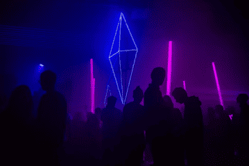 Les psychédéliques transforment la scène festive : festivals, clubs et plus encore (mise à jour 2026)
